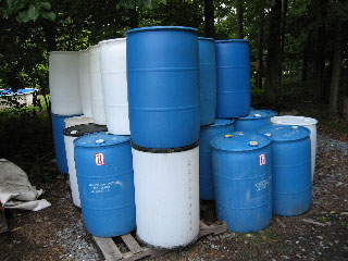 plastic barrels with lids